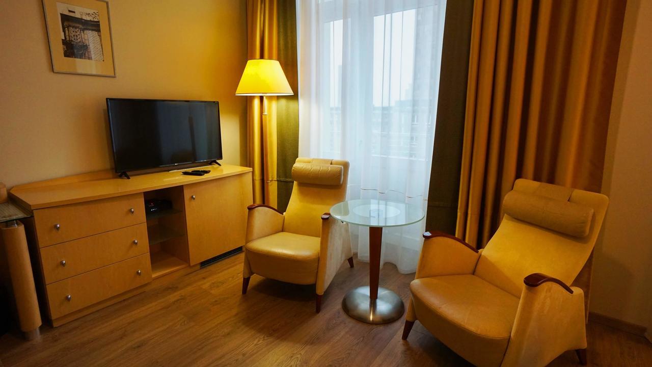Brass Suites Łódź Exteriör bild