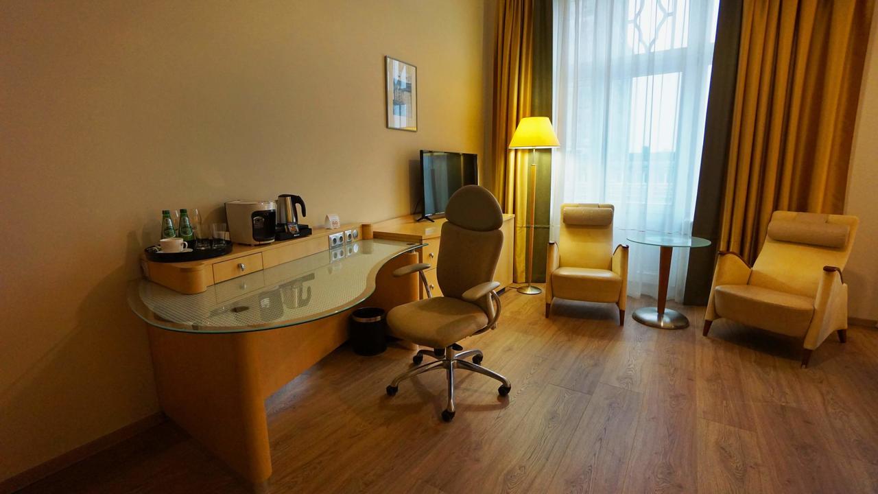 Brass Suites Łódź Exteriör bild